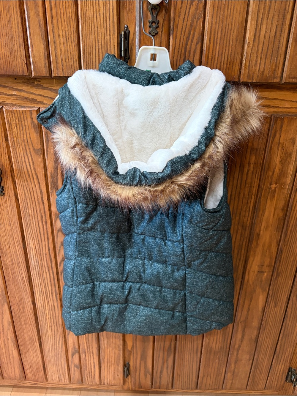 GreenTea Labelled Lined Jacket in White and Olive
Size Medium - Picture 2 of 6